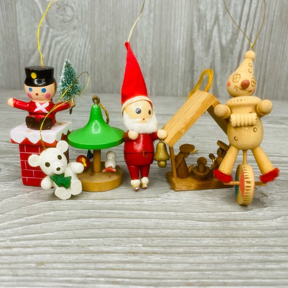 Vintage lot of 5 wooden Christmas ornaments clown bear Santa nativity birds - Picture 2 of 9